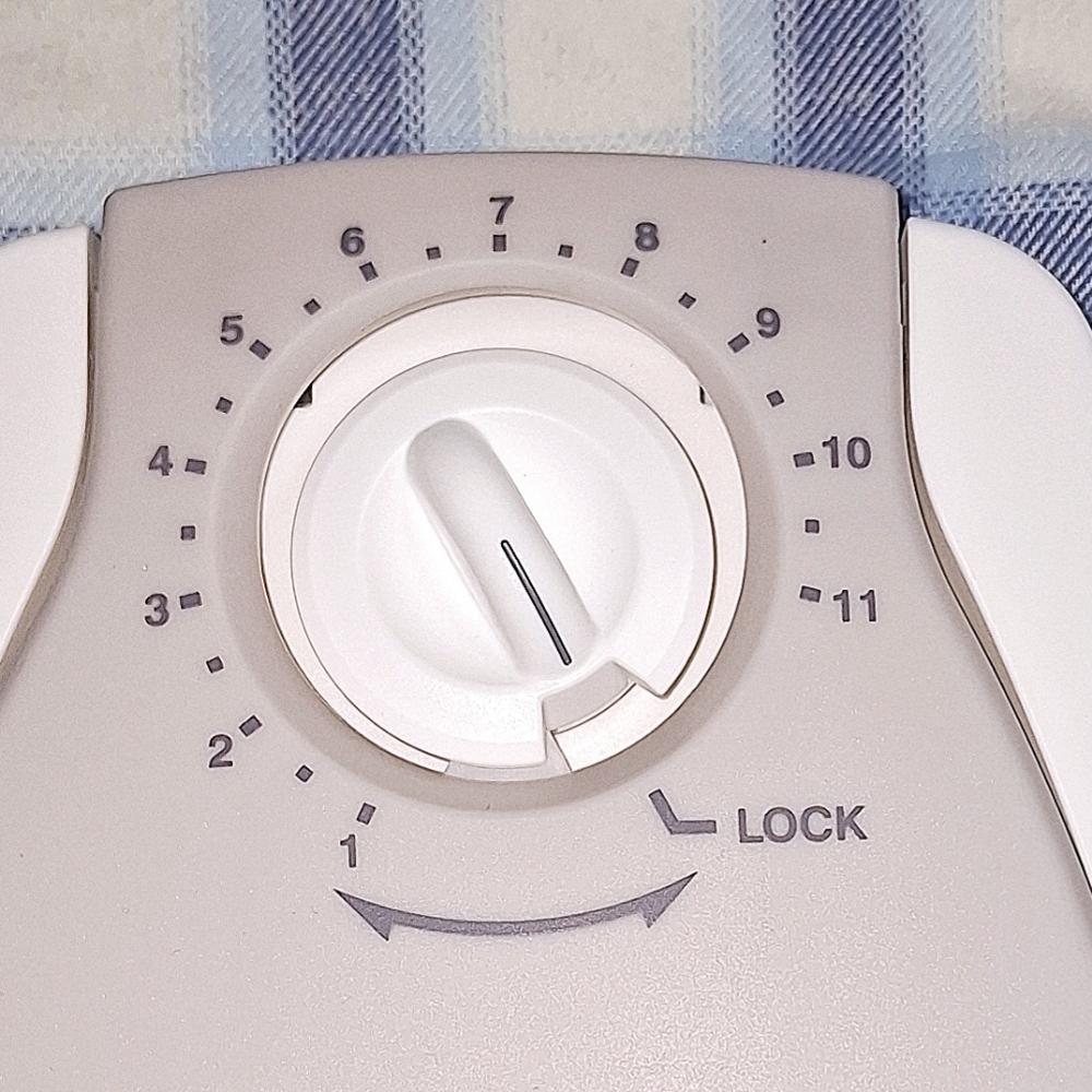 2 Automatic Pet Feeder - Picture 3 of 3